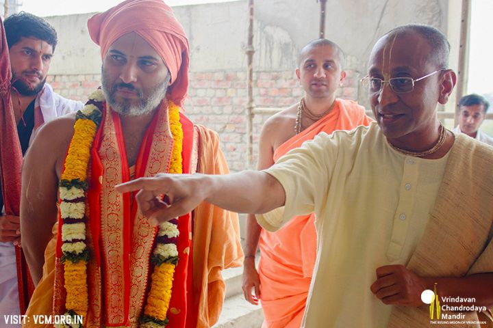 Sri Sri Eeshapriya Tirtha Swamiji's Visit