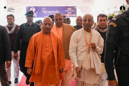 The Hon’ble Chief Minister of Uttar Pradesh, Shri Yogi Adityanath Ji, met with Shri Chanchalapathi Dasa, President of Vrindavan Heritage Tower and Vrindavan Chandrodaya Mandir
