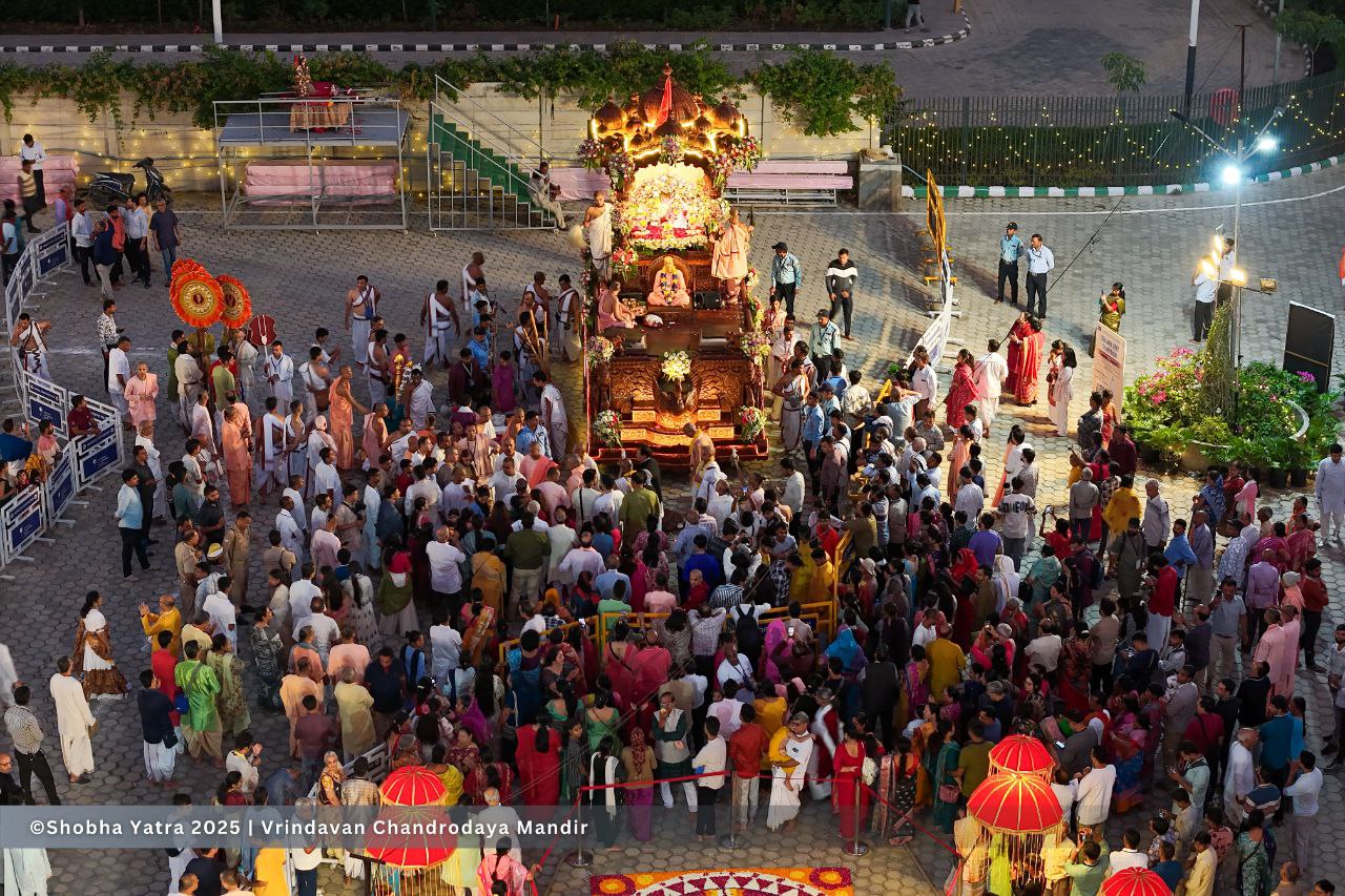 The Shobha Yatra festival was celebrated today at Vrindavan Chandrodaya Mandir as part of the Vrindavan Kartik Utsav celebrations.