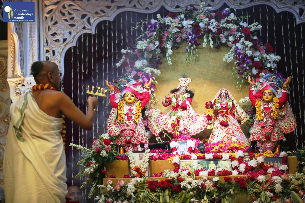 Grand Janmashtami celebrations by Vrindavan Chandrodaya Mandir at Gurugram and Sridham Vrindavan